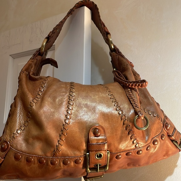 Isabella FIORE soft caramel color hobo style bag approx 16” w X 10” h 5.5” D - Picture 3 of 16